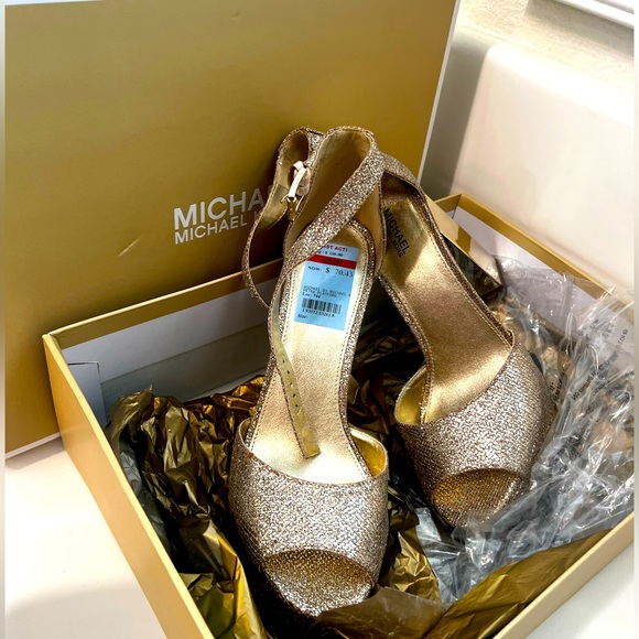 Michael Kors Gold Platform shoes - Picture 1 of 3